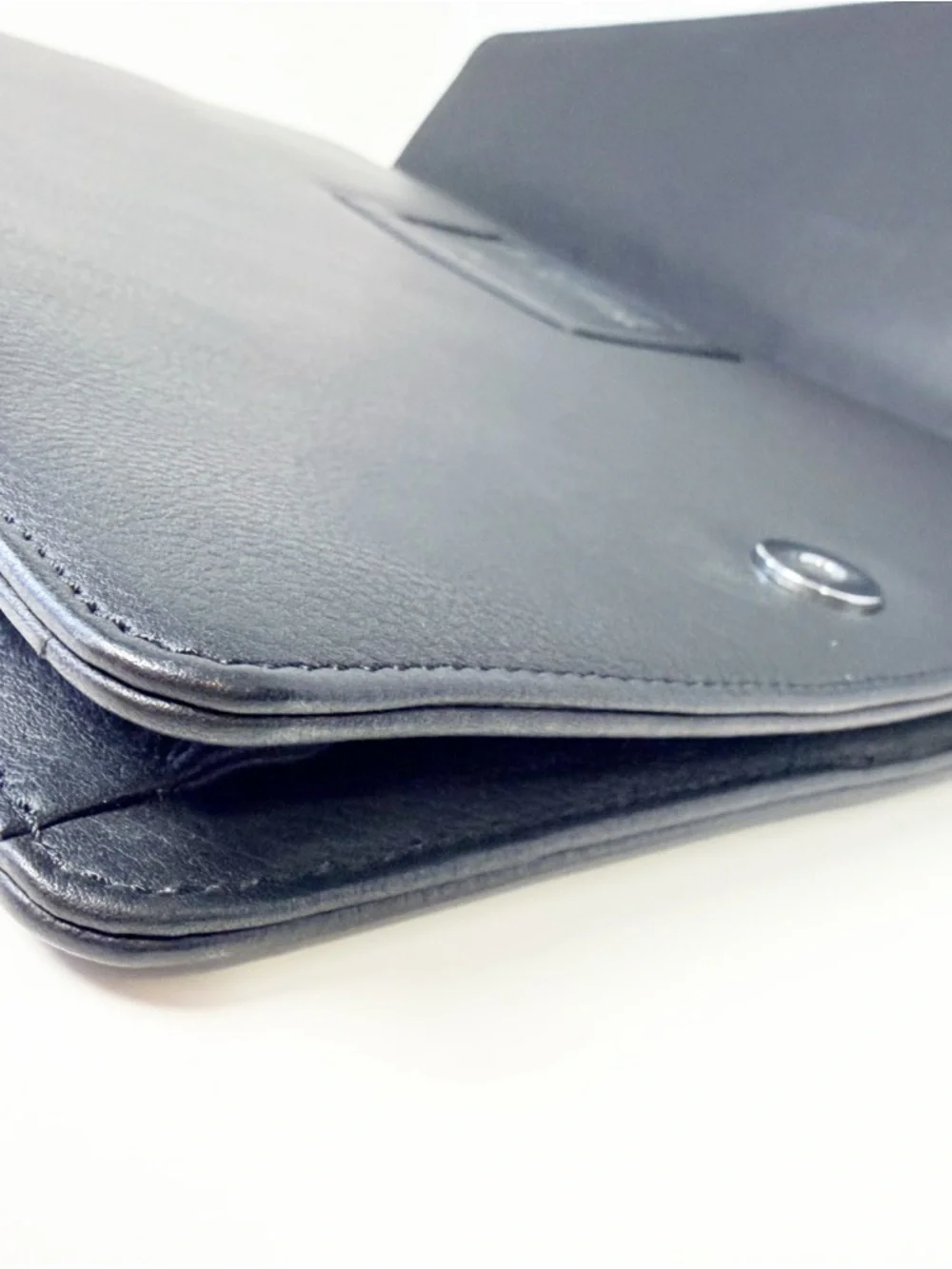Pristine Levenger Black Pebbled Leather Folio with Magnetic Closure